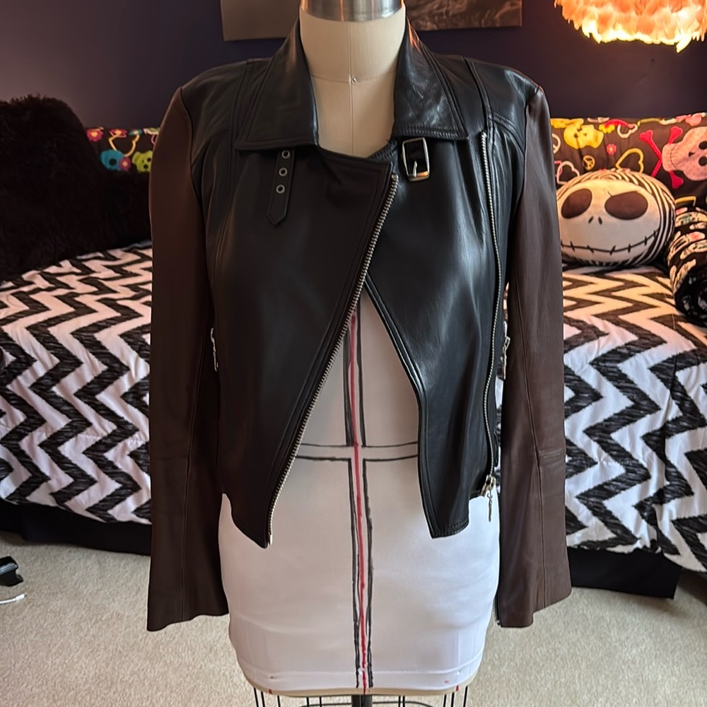 Q40 real brown and black leathered moto jacket size medium